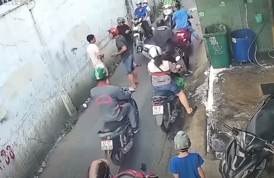 Xác minh vụ thanh niên hành hung người can ngăn sau va chạm giao thông