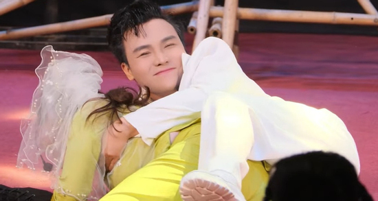 Cháu gái NSƯT Vũ Linh ngả ngớn dung tục và chuyện chi tiền để hát với diva, NSND