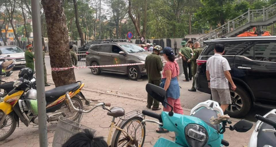 Hà Nội: Tài xế ô tô bị hành khách tấn công, phải nhập viện cấp cứu