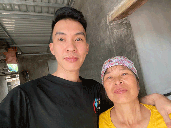 Hơn 30 năm gọi mẹ kế là ‘mẹ’, chàng trai Hưng Yên kể điều xúc động