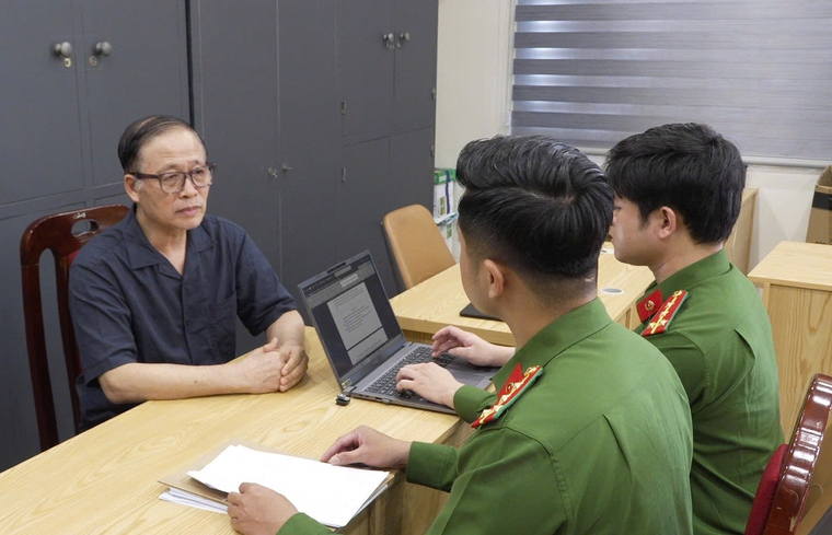 Khởi tố ông chủ vàng Bảo Tín Minh Châu cùng con trai