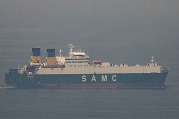 Ông Trump đề xuất Mỹ thu phí tàu thuyền qua eo biển Hormuz