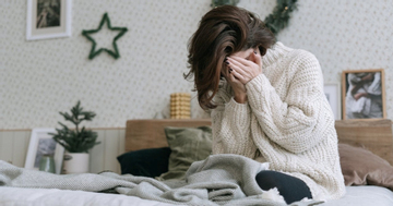 Tình cũ của chồng đăng ảnh thân mật, kể chuyện sống thử khiến vợ giận run người