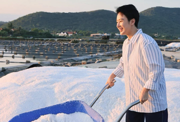 Vợ trẻ của NSND Công Lý 'đủ xinh là dừng', Angela Phương Trinh nam tính kỳ quặc