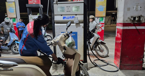 Chiều 8-4, giá xăng dầu giảm hàng loạt