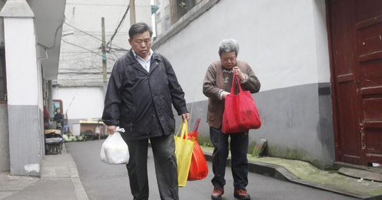 Tưởng con mua nhà tặng để báo hiếu lúc tuổi già, lên ở rồi vợ chồng tôi mới cảm thấy mình như osin