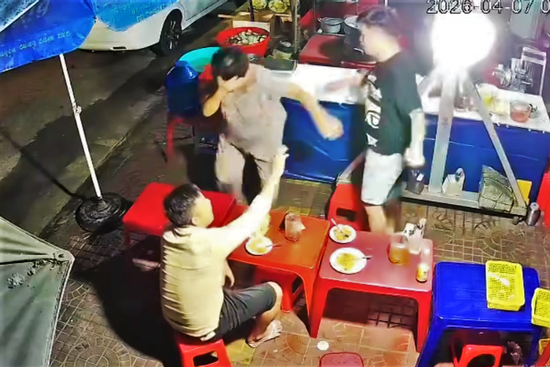 Vụ đánh phụ nữ lớn tuổi trong quán ăn ở Gia Lai: Diễn biến bất ngờ trên Facebook