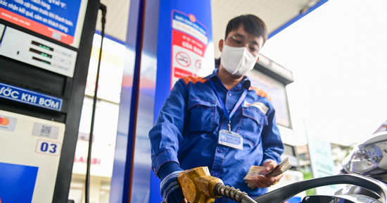 Giá xăng RON95 giảm mạnh gần 3.000 đồng/lít, có loại dầu giảm tới gần 10.000 đồng/lít