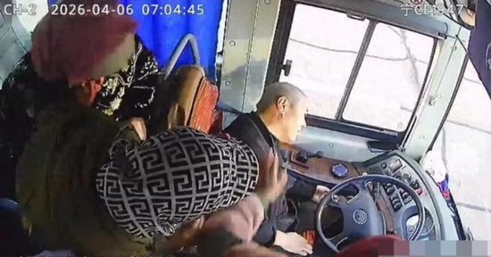 Tài xế đột quỵ vẫn cố đạp phanh, cứu 45 người trong 5 giây cuối đời