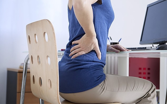Cách giảm mỏi mắt, đau lưng vì ngồi máy tính quá lâu