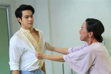 Nửa đêm hớt hải vào viện chăm chồng ngã xe, vợ ngã quỵ thấy bố đẻ đang thẳng tay bồi thêm những cú đấm vào mặt