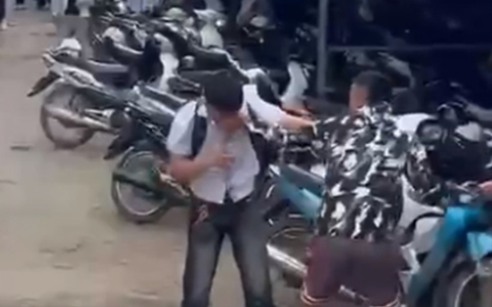 Nam sinh lớp 12 bị nhóm thanh niên xông vào trường hành hung