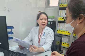 Bùng nổ trào lưu nhuộm da nâu gợi cảm, có rủi ro đe dọa sức khỏe?
