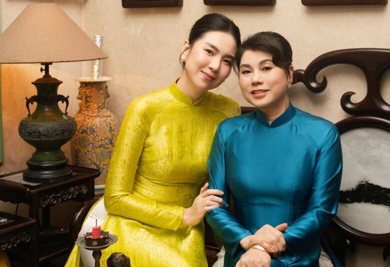 Mẹ ruột MC Mai Ngọc: Hậu phương vững chắc và khí chất quý phái của người phụ nữ Hà thành