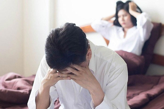 Tới thăm bố vợ cũ, tôi chết lặng khi nhìn món đồ ông đưa rồi phát hiện sự thật không thể ngờ