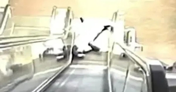 Vụ người đàn ông thiệt mạng sau khi mắc kẹt vào thang cuốn: Camera ghi lại cảnh gây phẫn nộ