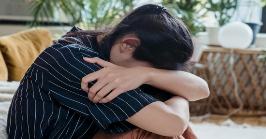Xem điện thoại cũ, con dâu vô tình phát hiện sự thật đau lòng về mẹ chồng