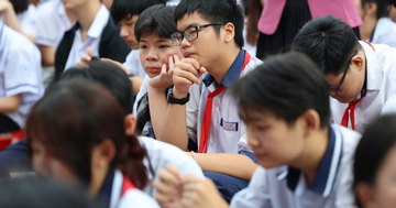 Công bố 242 điểm thi lớp 10 ở TPHCM, đề thi được giao trước 1 ngày