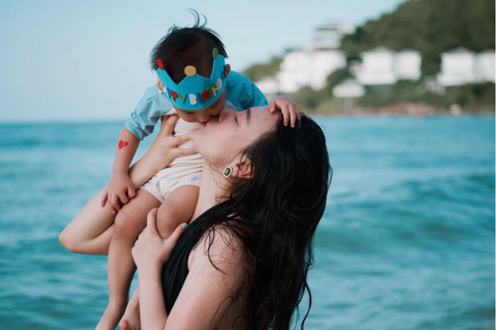 Diễn viên Phương Oanh tận hưởng niềm hạnh phúc mới