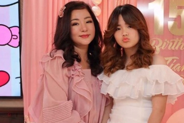 Con gái danh hài Thúy Nga rạng rỡ ở tuổi 15