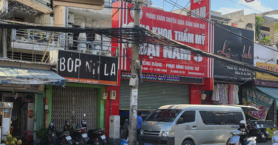 Công an xuất hiện tại hệ thống phòng khám nha khoa trong 'vụ ly hôn 1.200 tỷ đồng'
