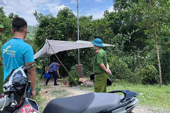 Anh trai ra chém vợ chồng em ruột thương vong