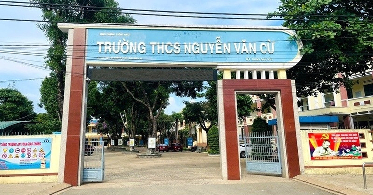 Nam sinh bị bạn dùng rìu đánh vào đầu trong lớp học