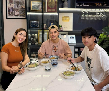 Quý tử nhà Kim Cương và Ưng Hoàng Phúc gây bất ngờ với chiều cao gần 1m90 khi từ Mỹ trở về