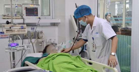 2 người đàn ông sốc nhiệt khi gặt lúa giữa nắng nóng, 1 bệnh nhân hôn mê sâu
