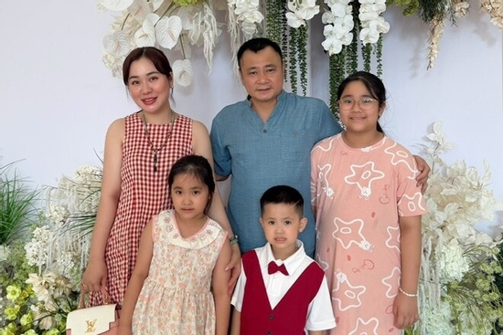 Con trai út NSND Tự Long gây ấn tượng với năng khiếu nghệ thuật trên sân khấu