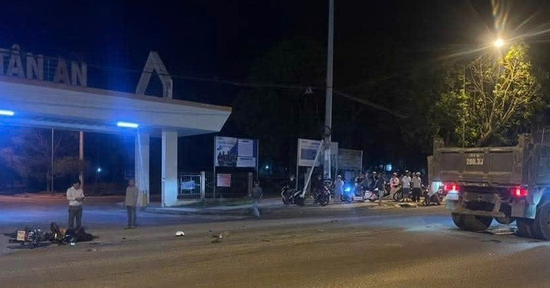 Hai thanh niên tử vong tại chỗ sau cú va chạm với xe ben