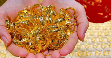 Tin mẹ hơn két sắt, tôi gửi giữ 8 cây vàng: 10 năm sau, tôi nhận món quà không ngờ