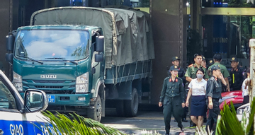 Công an xuất hiện tại cửa hàng vàng Phúc Thành ở Ninh Bình