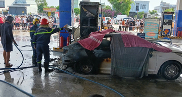 Vụ cháy ô tô 2 thiếu niên tử vong: Tài xế khai lý do không mở cửa xe