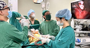 Bỏ qua thủ tục hành chính, cứu sống thanh niên 18 tuổi bị đâm thấu tim, phổi