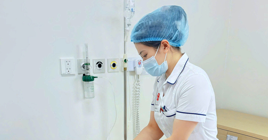 Thức khuya, làm việc xuyên đêm: Nhiều người trẻ ngỡ ngàng dính 'bệnh người già'