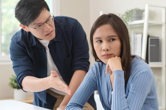 Vợ tôi lương chỉ 8 triệu đồng nhưng mỗi tháng vẫn cho em trai 2 triệu tiêu vặt