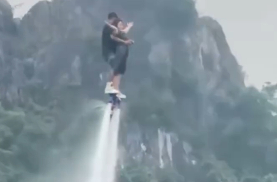Hai người gặp nạn khi bay flyboard: Hồ Núi Lớ chưa được phép tổ chức trình diễn