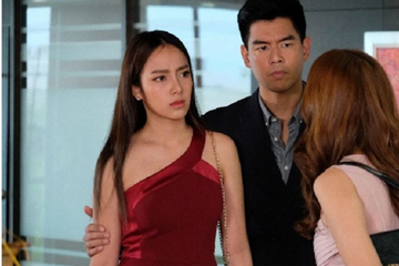 Nửa đêm chị hàng xóm đập cửa rầm rầm, vợ chồng tôi vội vàng ra mở thì thấy hành động lạ của cô ấy