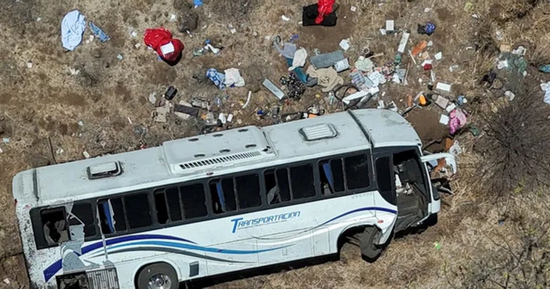 Xe buýt chở khách lật nhào ở Mexico, 11 người thiệt mạng, 31 người bị thương