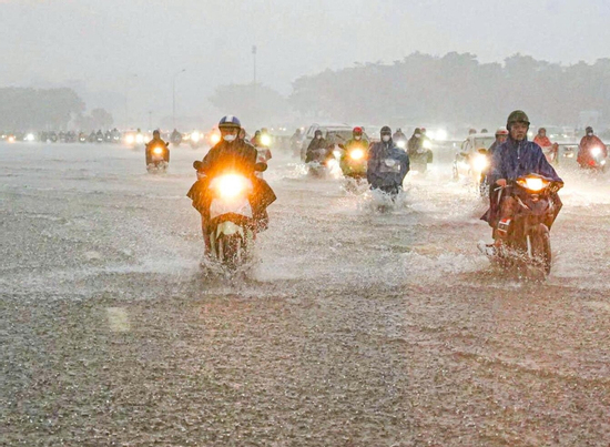 Không khí lạnh tràn về từ đêm mai, nguy cơ dông lốc và mưa đá
