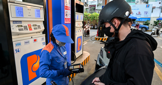 Giá xăng dầu điều chỉnh từ 15h hôm nay, dầu diesel giảm còn hơn 27.000 đồng/lít