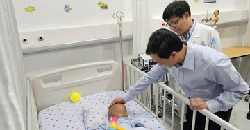 Câu nói nhói lòng khi tỉnh lại của bé 2 tuổi bị mẹ và nhân tình bạo hành dã man