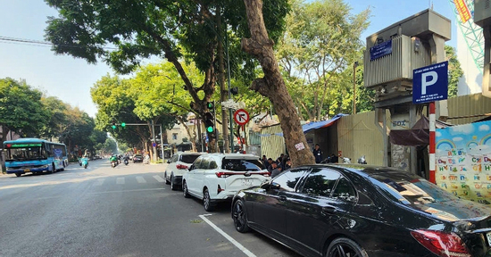 Hà Nội đề xuất tăng mạnh phí gửi ô tô, xe máy dưới lòng đường