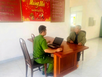 Người đàn ông 75 tuổi giao cấu với trẻ em bị bắt sau 12 năm trốn truy nã