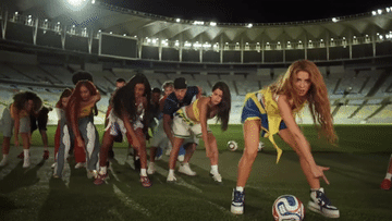 World Cup 2026: Lisa của BlackPink sẽ biểu diễn, Shakira đánh hông sexy trong MV