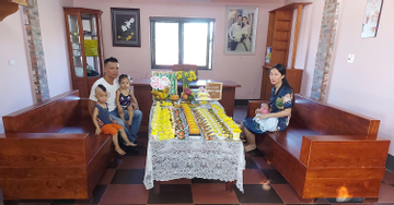 Hiếm muộn nhiều năm, vợ chồng ở Nghệ An biến nhà thành mái ấm của trẻ mồ côi