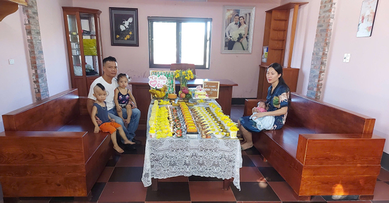 Hiếm muộn nhiều năm, vợ chồng ở Nghệ An biến nhà thành mái ấm của trẻ mồ côi