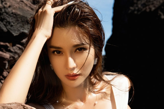 Kim Tuyến, Isaac được đề cử gương mặt đẹp nhất thế giới