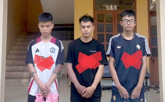 Tạm giữ 3 thanh niên mang kiếm đuổi chém nhau trên phố Hải Phòng